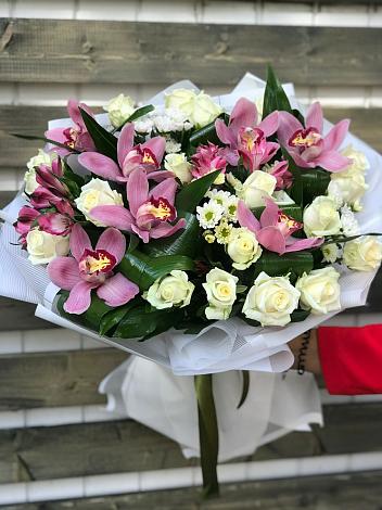 Букет цветов из: Розы и Хризантемы в Спас-Деменске