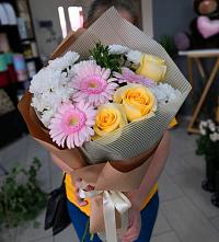 Букет цветов из:  Герберы, Розы и Хризантемы в Спас-Деменске