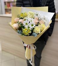 Букет цветов из:  Альстромерии, Розы и Хризантемы в Спас-Деменске